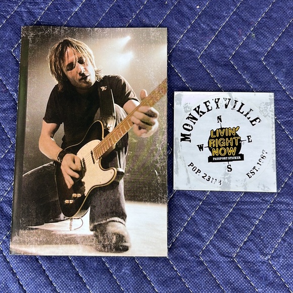 Keith Urban DVD’s Livin’ Right Now & Video Hits - Picture 7 of 9